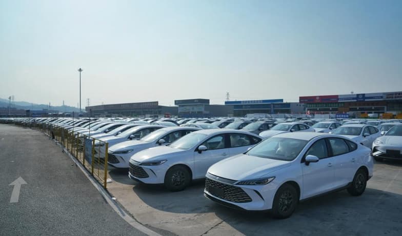 Rows of vehicles in the Guangzhou Baiyun operating area